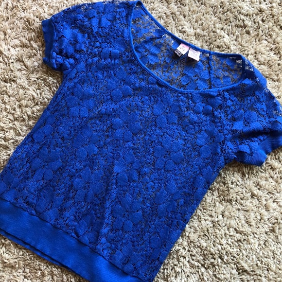 love on a hanger Tops - Blue lace top!